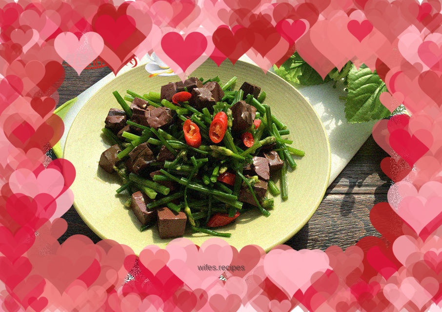 Stir-fried duck blood with chives and sprouts