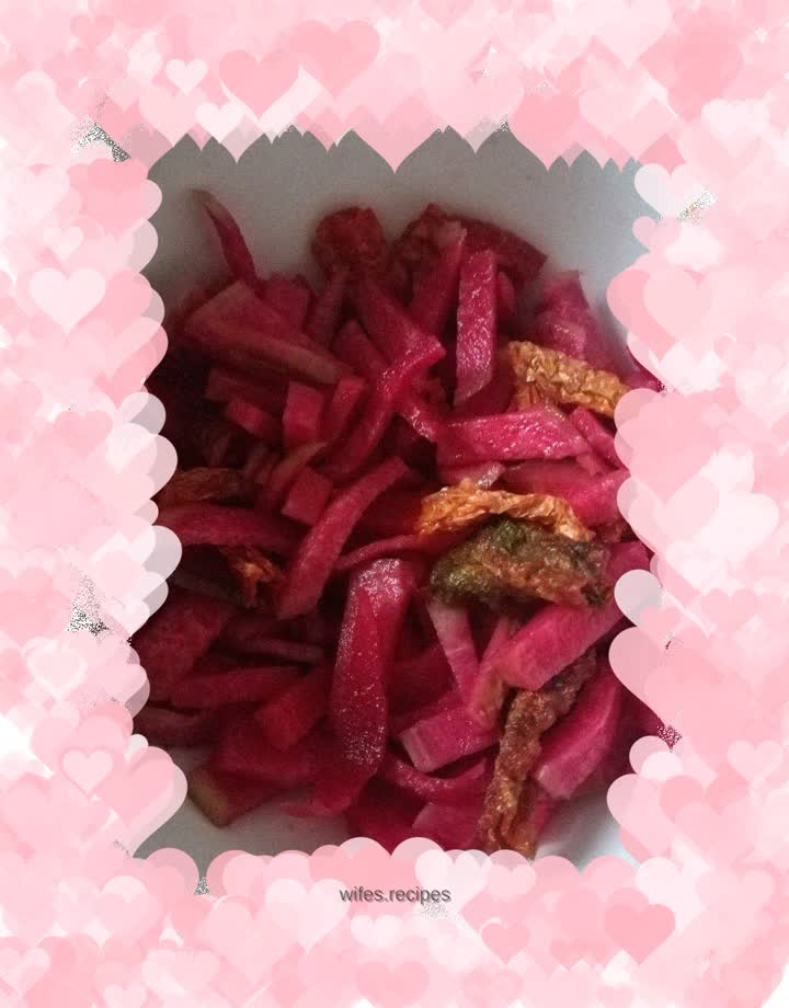 Homemade sweet and sour radish shreds