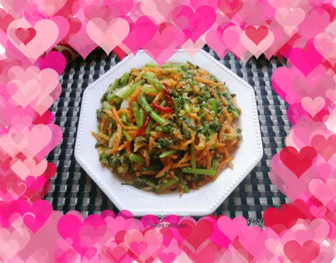 Steamed stir-fried chrysanthemum and carrot shreds