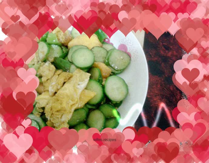 Scrambled eggs with cucumber