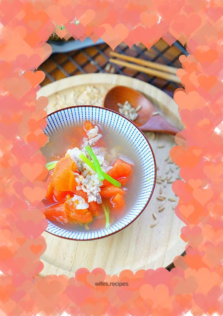Brown rice, tomato and pork soup
