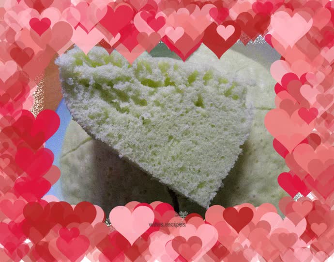 Pandan flavored steamed cake
