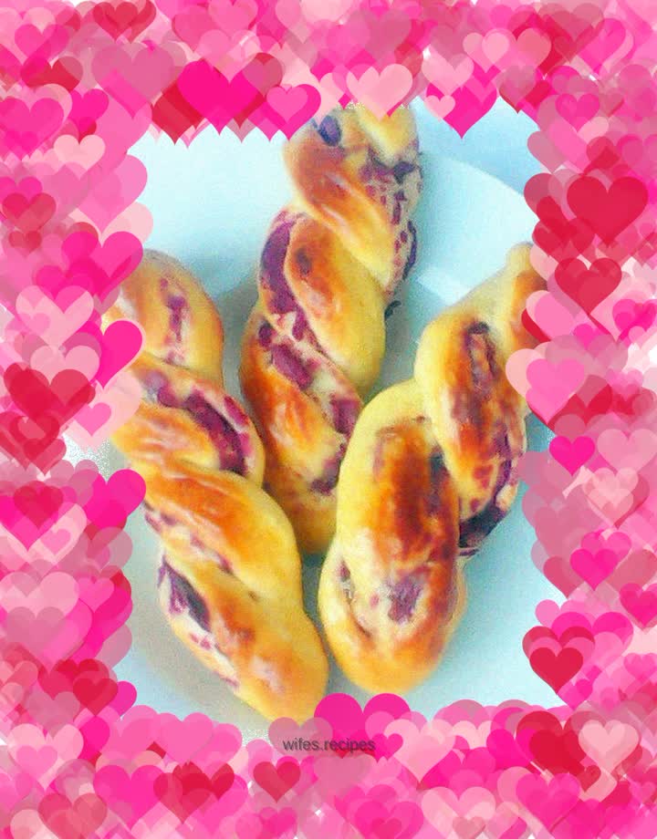 Purple potato roll bread