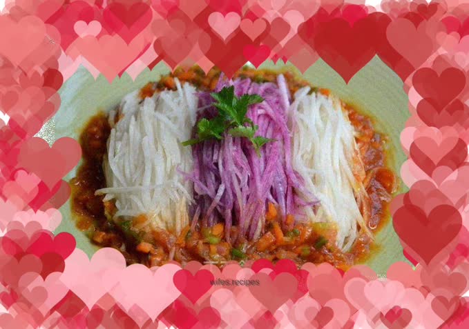 Add the juice and mix with shredded black radish