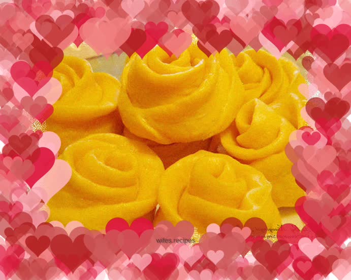 Blooming yellow roses