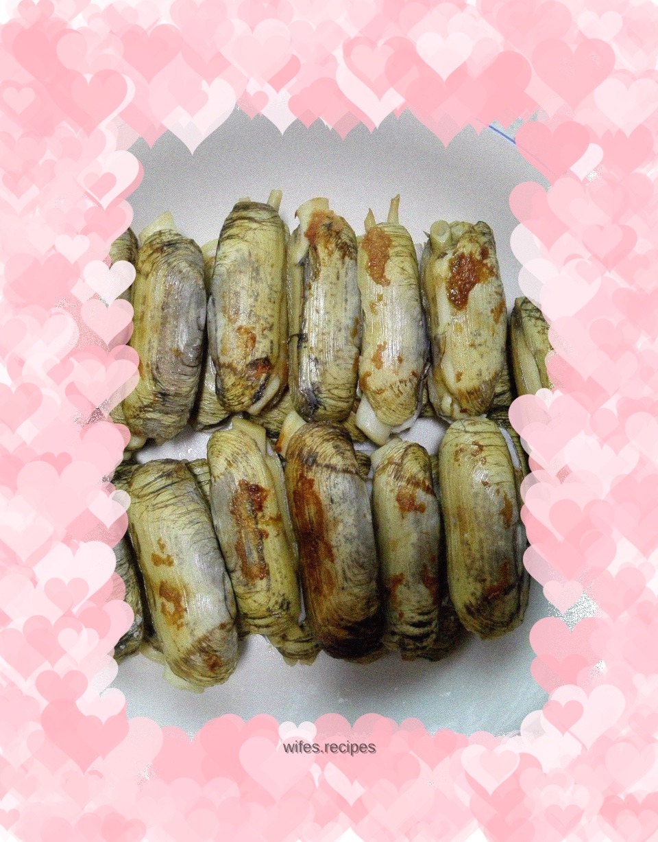 Dry roasted razor clams