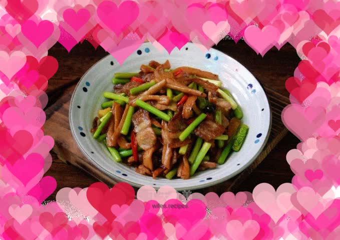 Stir-fried pork belly with dried radish, garlic and moss