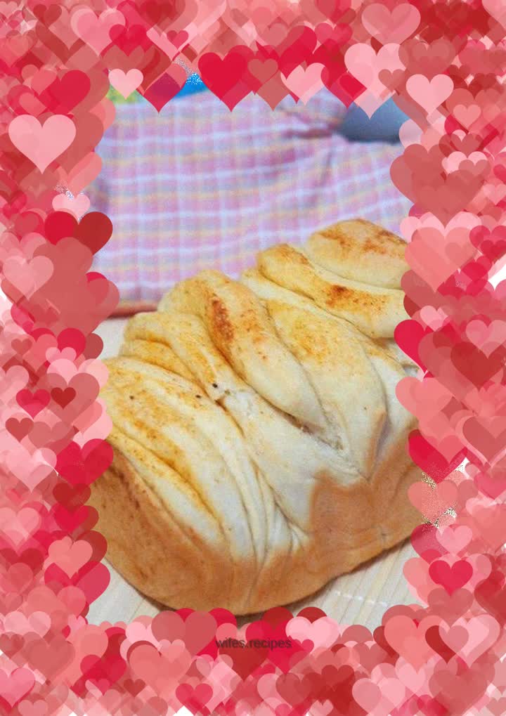 Spicy flower roll bread