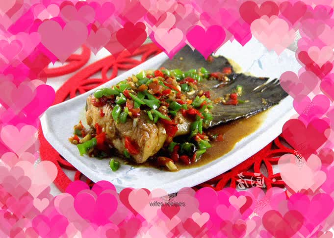 Lemongrass and minced pepper salmon tail