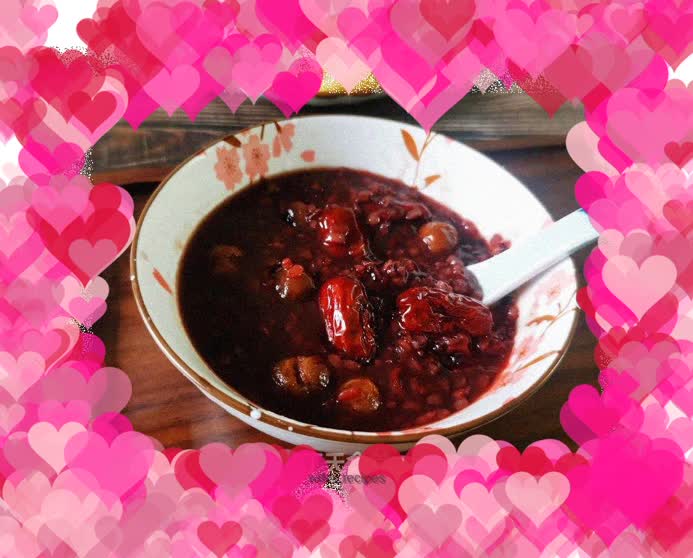 Purple rice, longan and red date porridge