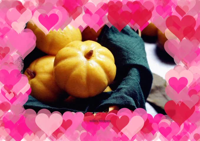 Pumpkin shaped steamed buns