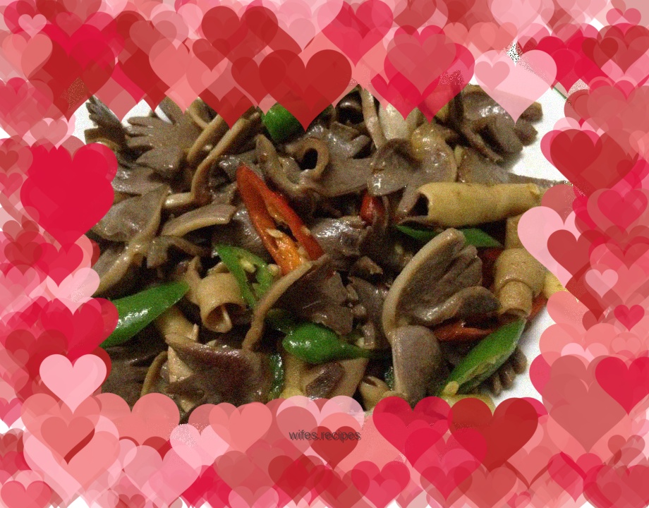 Stir-fried chicken with red and green peppers