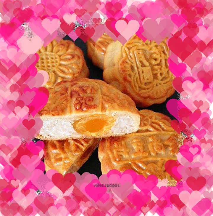 Lotus Paste and Egg Yolk Mooncake