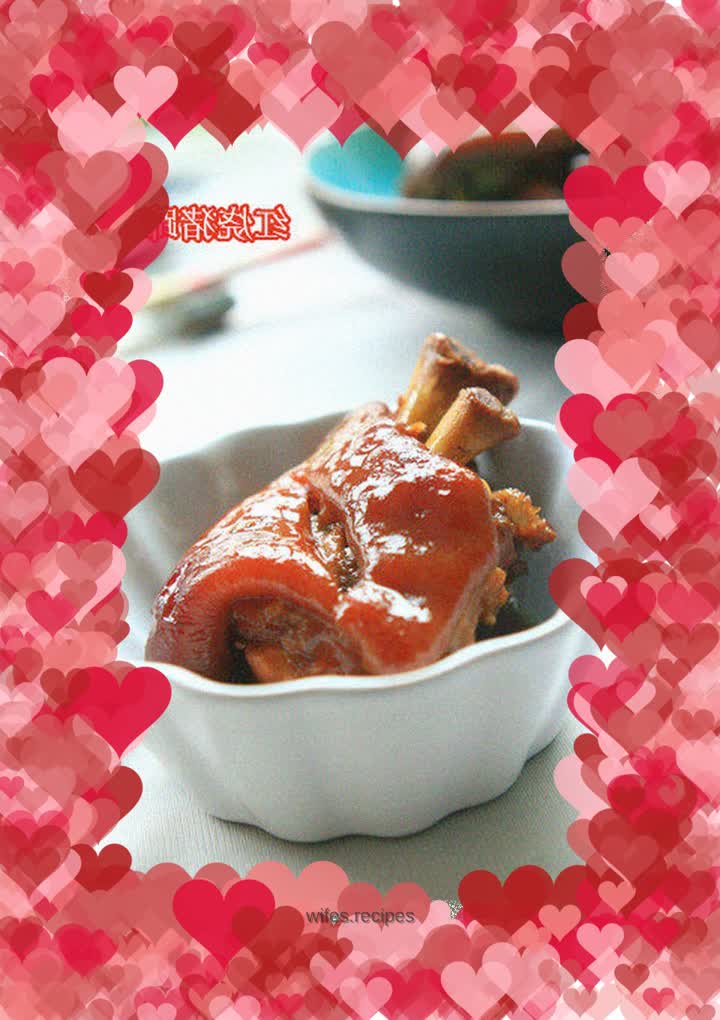 Braised pork trotters