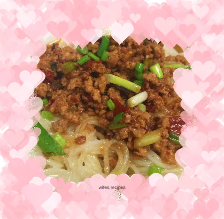 Minced pork noodles with scallion oil