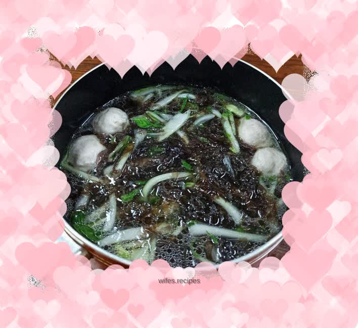 Seaweed meatballs and vegetable soup