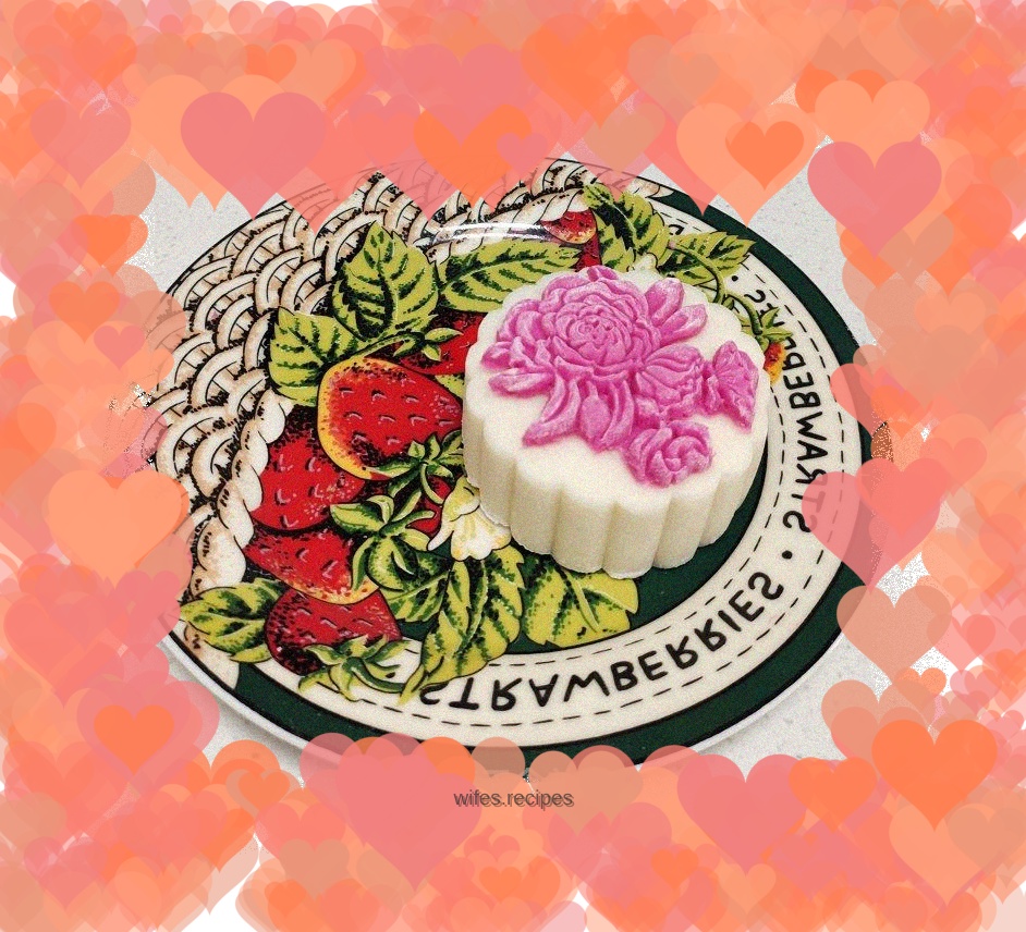 Three-dimensional flower-shaped yam paste mooncakes