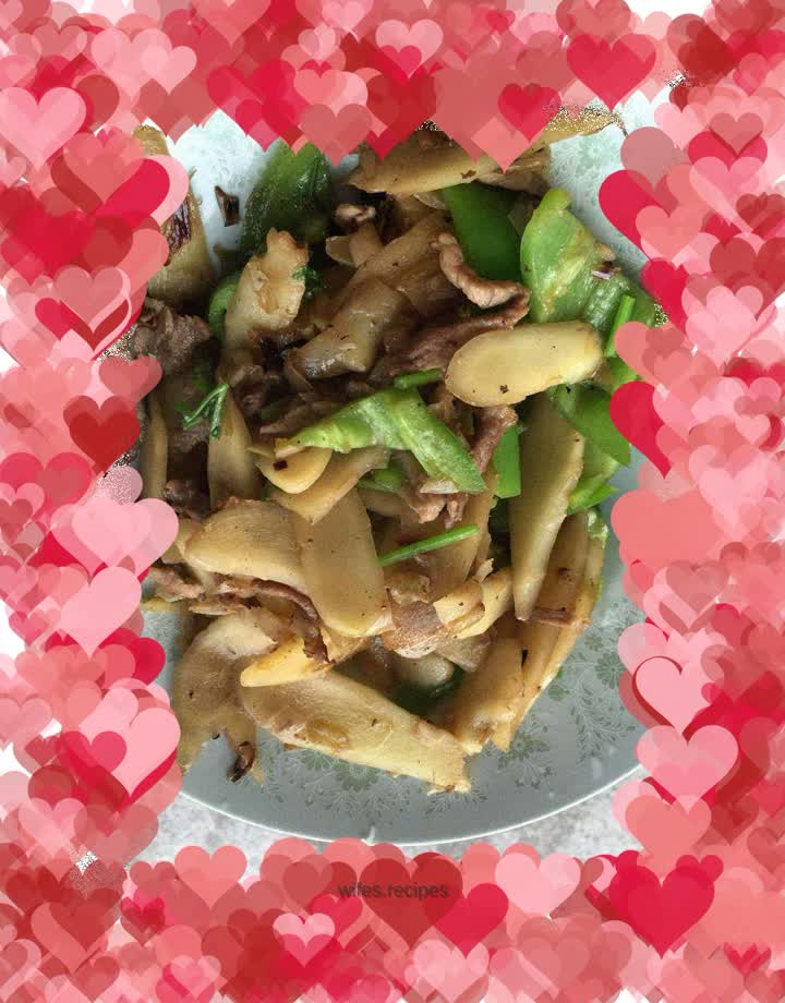 Stir-fried meat with fresh ginger sprouts