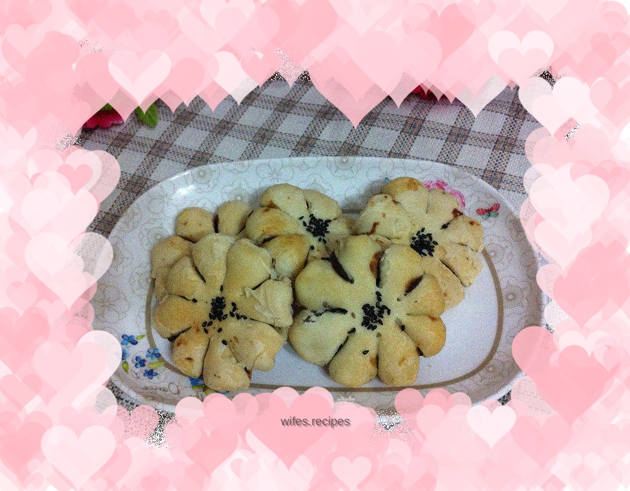 Lotus Crisps with Date Paste Sauce