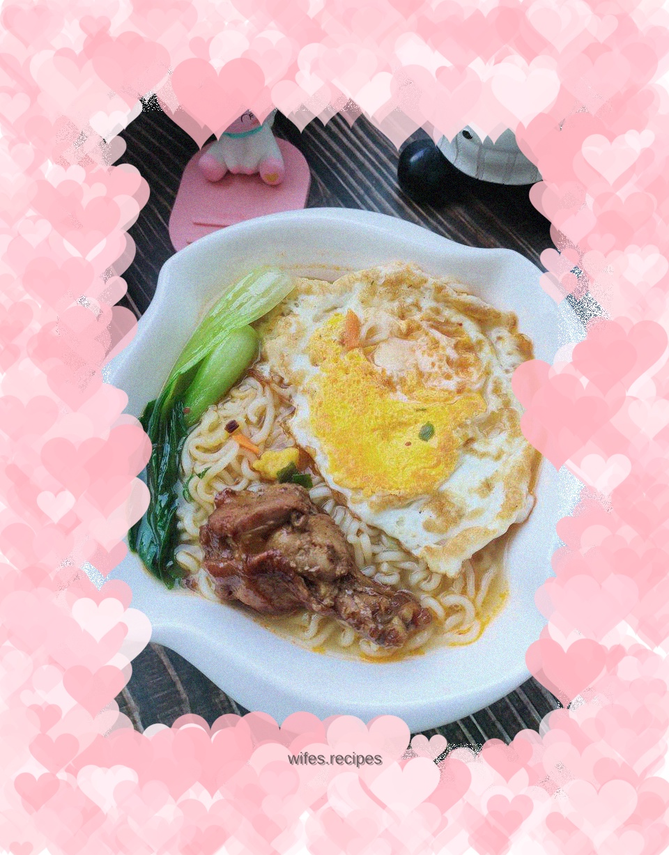 Chicken Wing Omelette Instant Noodles
