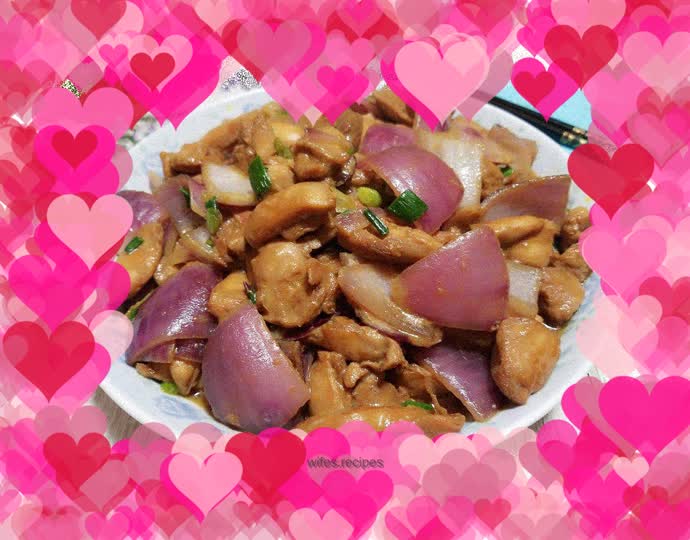 Fried chicken legs with onions