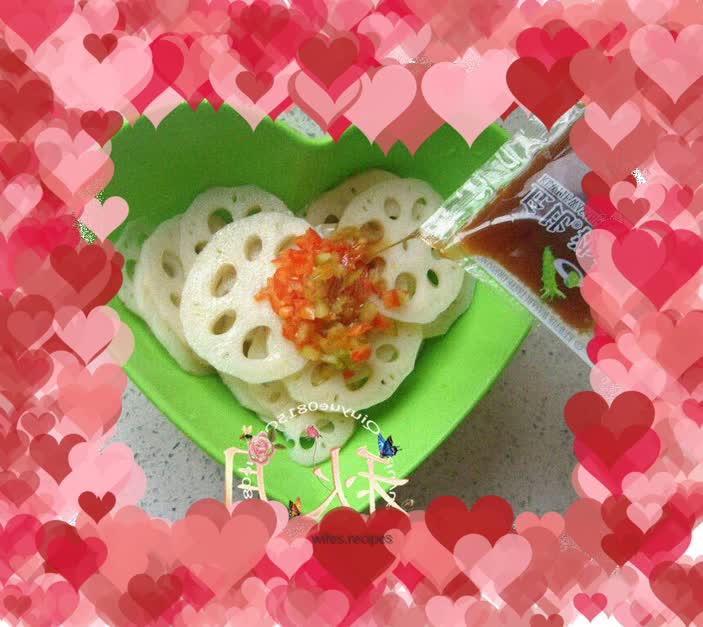 Mustard mixed with lotus root slices