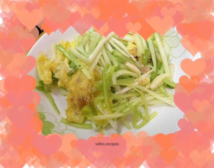 Fried eggs with chives and winter vegetables