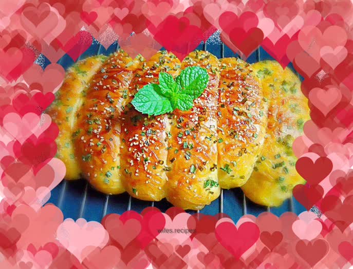 Green onion and sesame steak buns