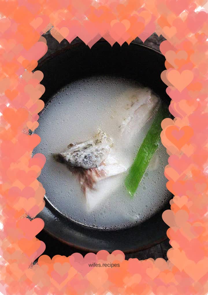 Strengthen the spleen and replenish qi---fish head in white soup