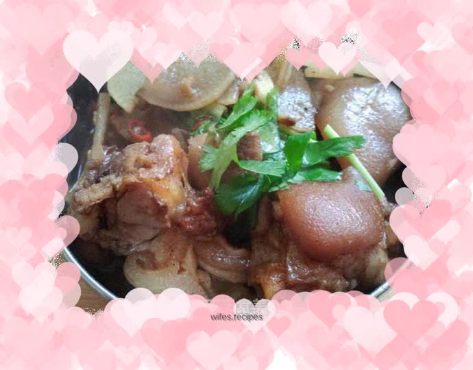 Garlic Spicy Braised Pork Trotters