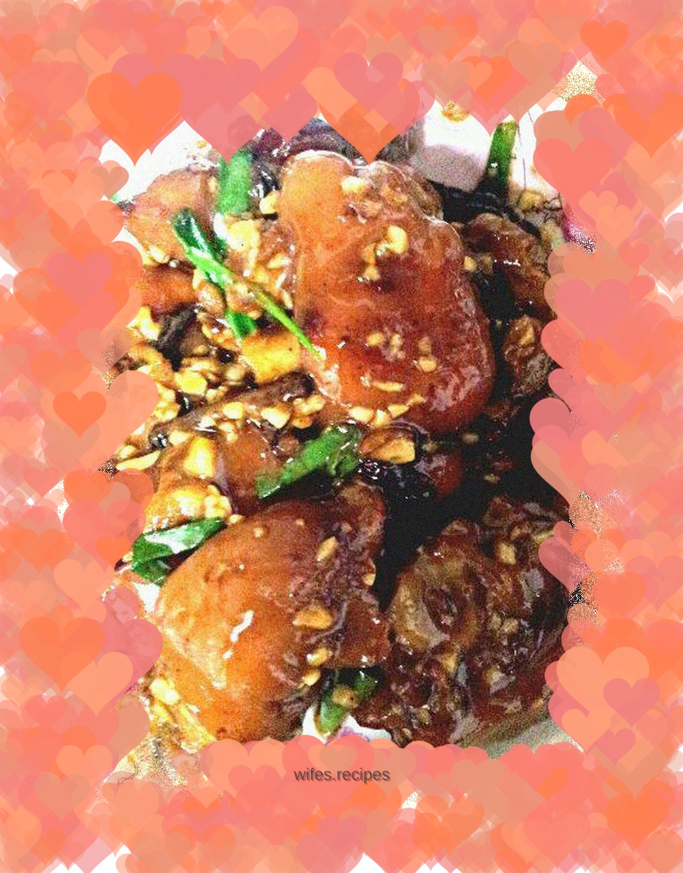 Braised pork trotters with garlic