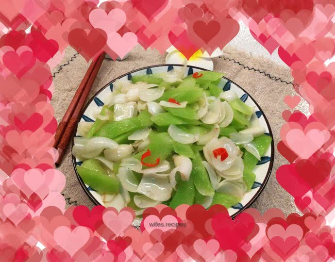Crisp and sweet quick dish~ Stir-fried lettuce and lily