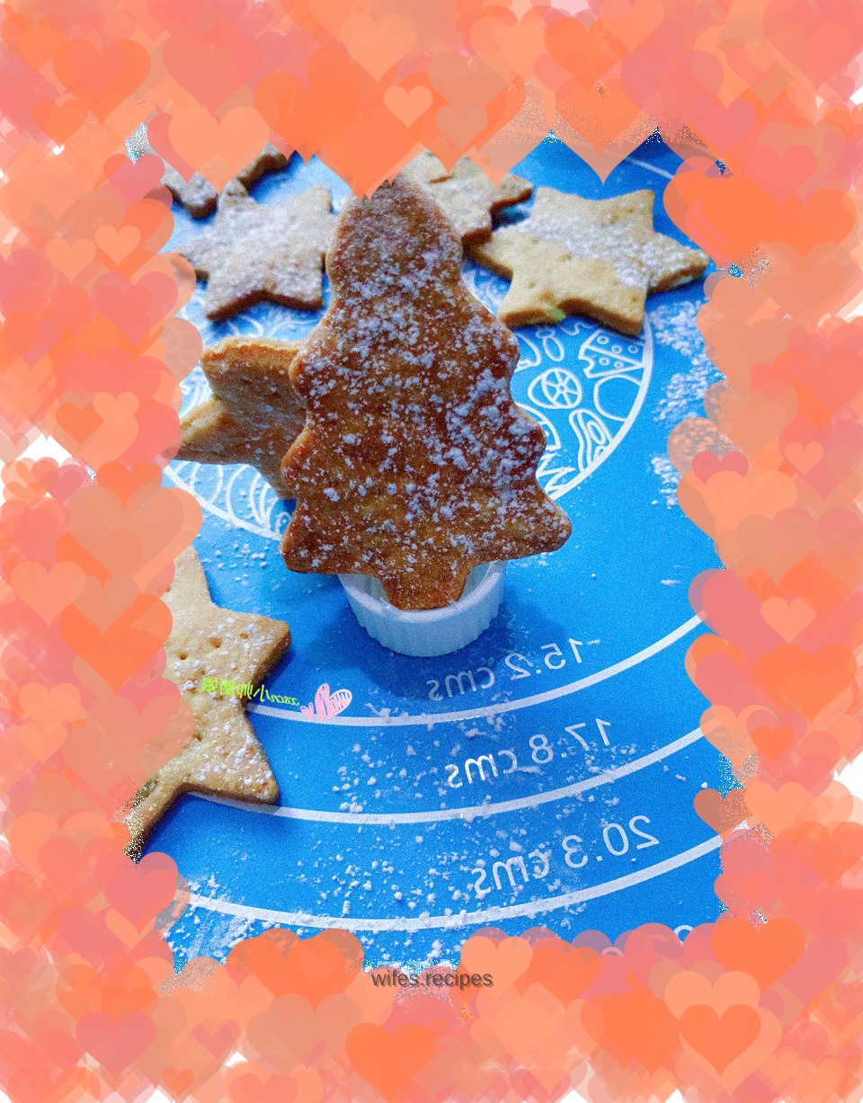 Christmas Cookies - Crispy Cookies with Frosted Brown Sugar ~ In time for Christmas, small pine tree cookies with frosted brown sugar are made for your baby