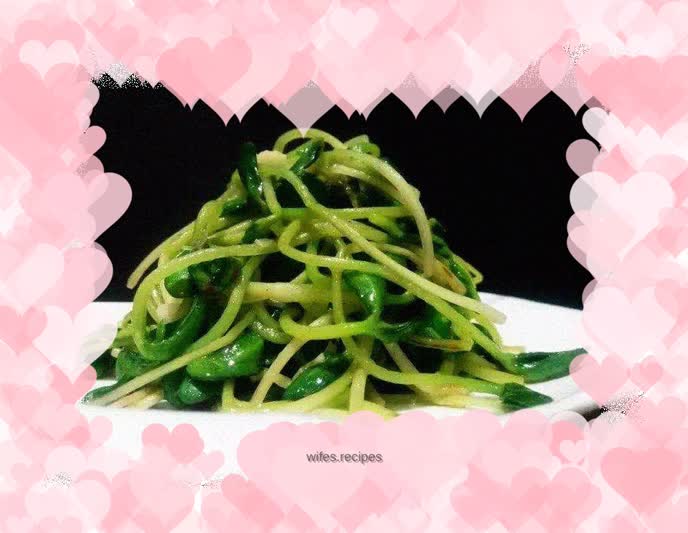 Fresh black bean sprouts