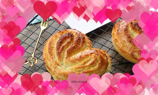 daogrs Chinese Valentine's Day Sweet and Romantic Confession - Heart-shaped Coconut Bread