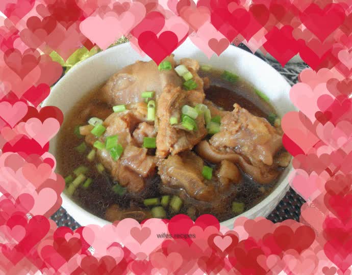 Wine-flavored meat bones