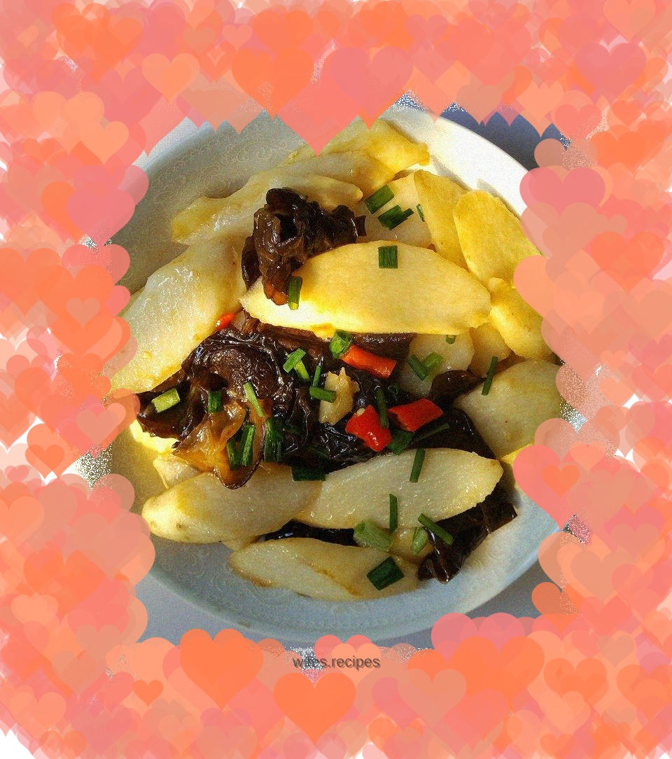 Stir-fried fungus with yam and iron stick