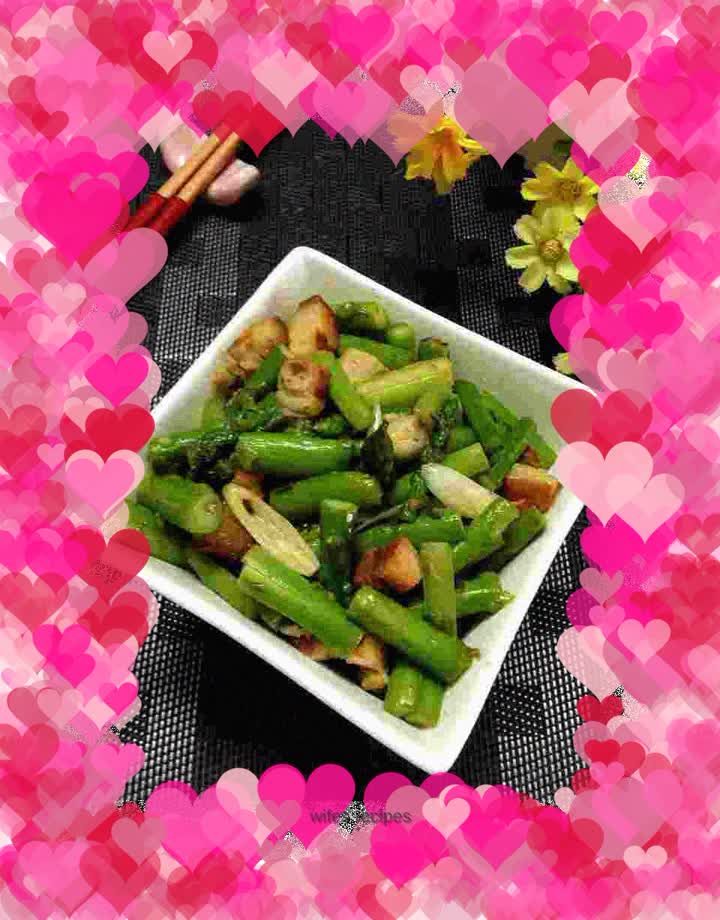 Stir-fried pork slices with asparagus