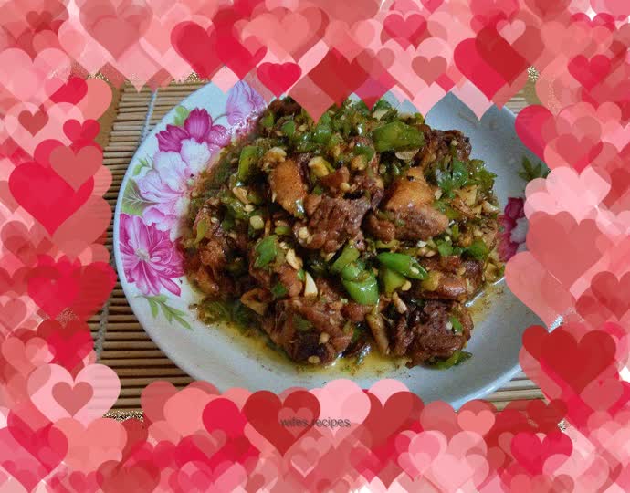 Stir-fried duck legs with green pepper