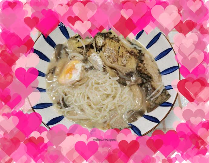 Crucian carp noodle soup