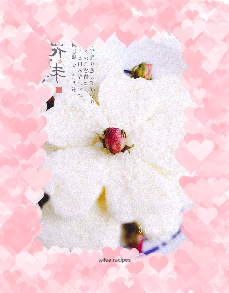 Flower shaped coconut milk parfait