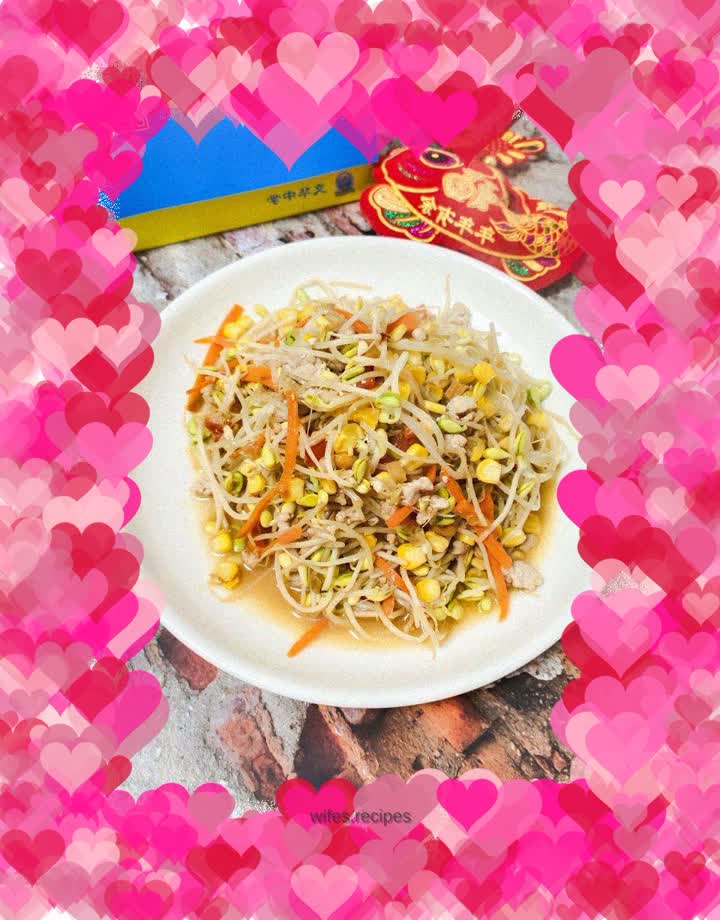Delicious bean sprouts, corn stir-fried minced pork