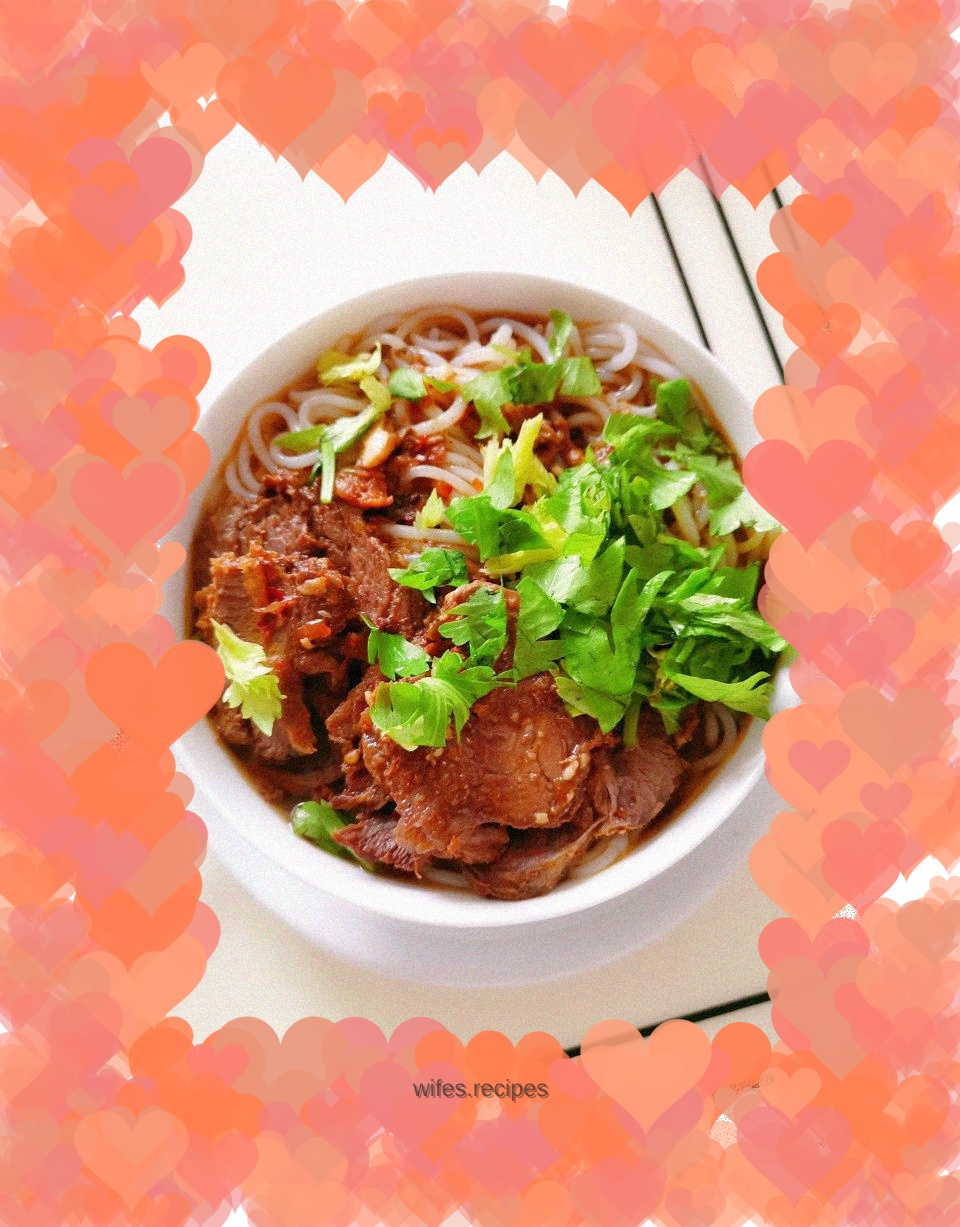 Beef rice noodles