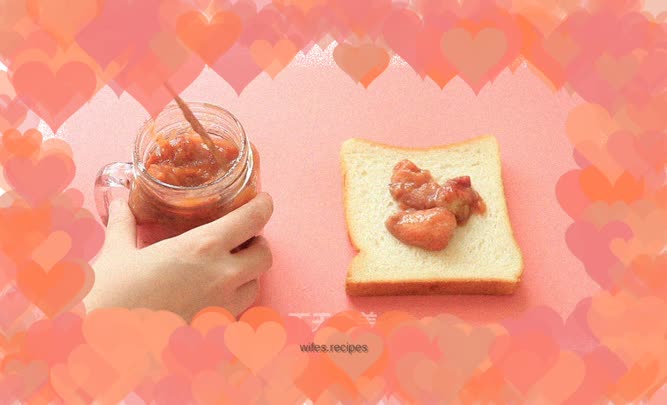 Homemade strawberry banana jam in spring in an enamel pot made by Yichu