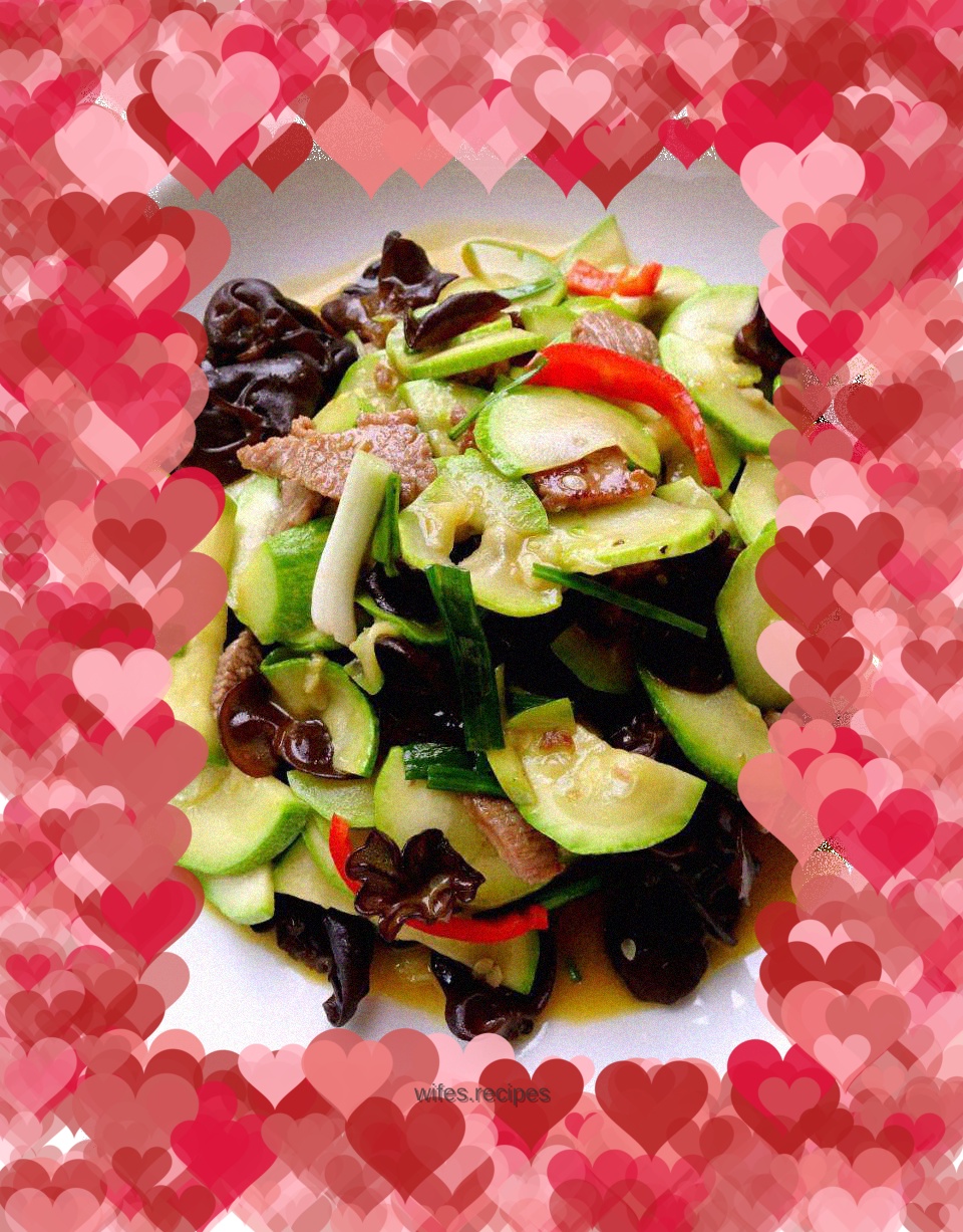 Stir-fried pork slices with fungus and cucumber