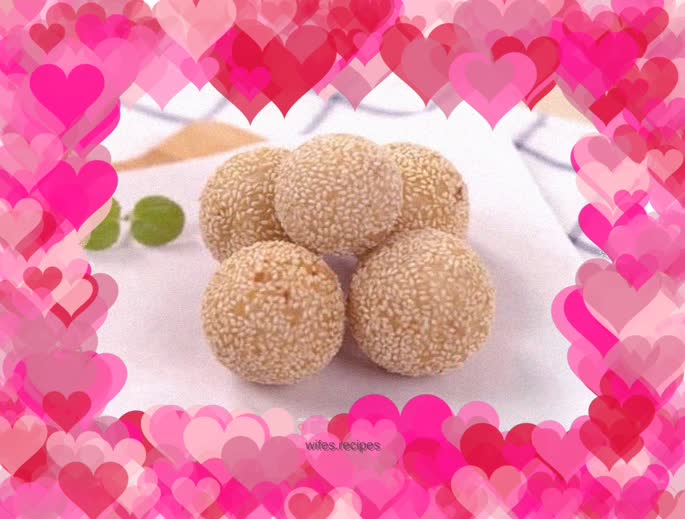 Lotus Paste and Egg Yolk Mooncake