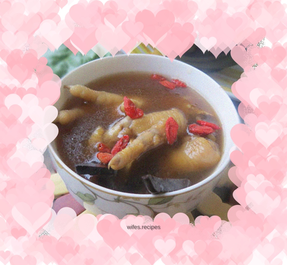 What to eat during the three highs - Ganoderma lucidum, wolfberry and chicken feet soup