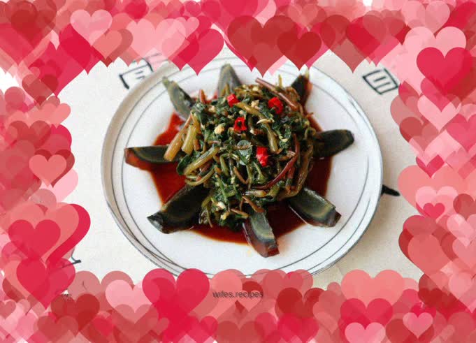 Purslane mixed with preserved eggs