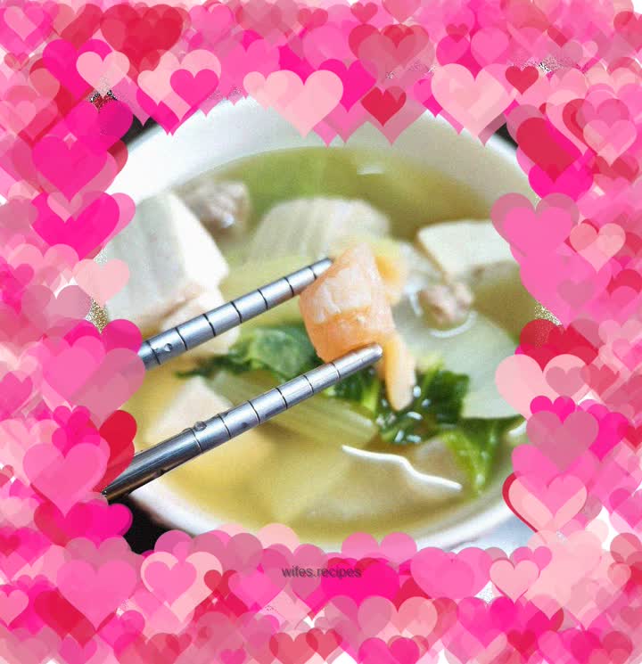 Scallops, minced meat, tofu and cabbage soup