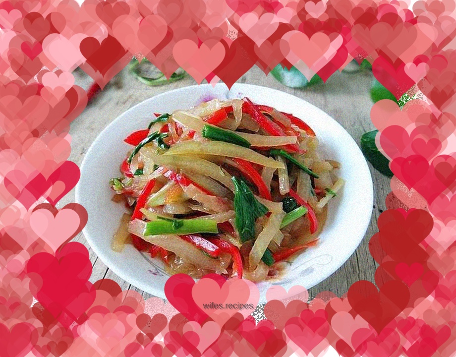 Stir-fried melon shreds with red pepper and green garlic